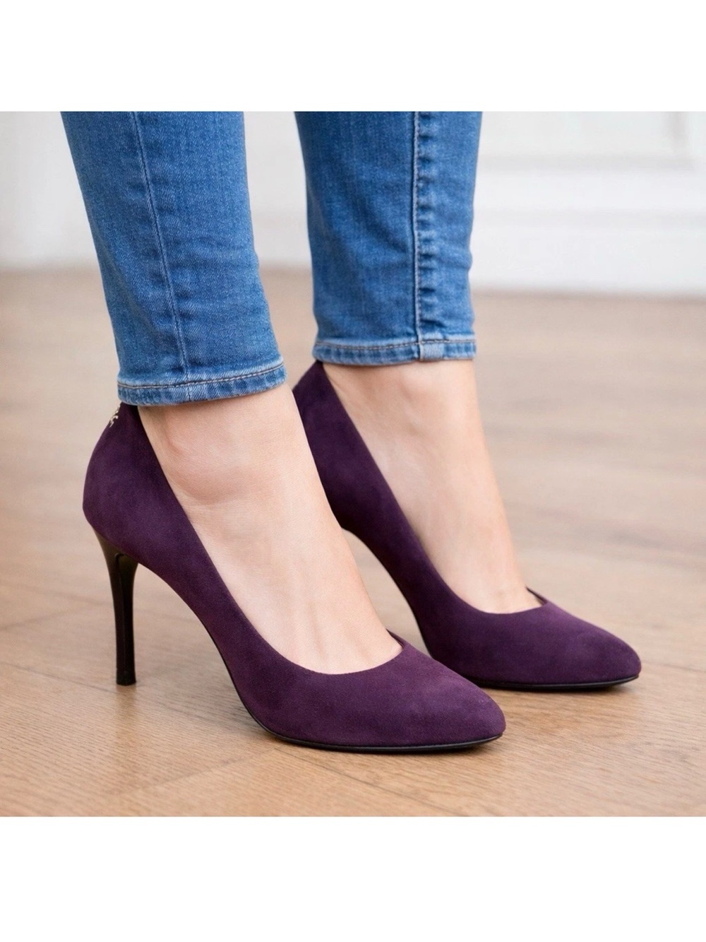 Coach Suede Pumps Plum Purple Closed Toe Heels Size 7.5 B Classic Elegant